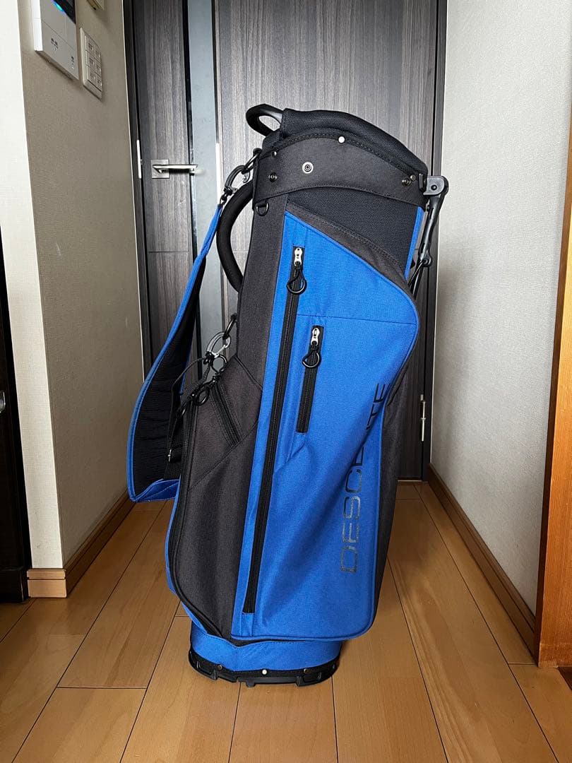 人気　超美品　デサントゴルフ スタンド型キャディバッグ 軽量2.6kg8.5型