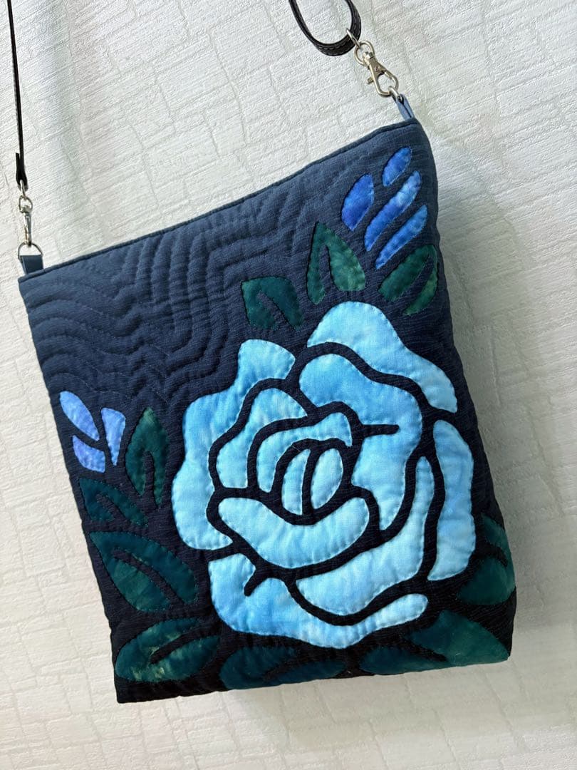 hiroハワイアンキルト　ショルダーバッグ　　バラ　ブルー