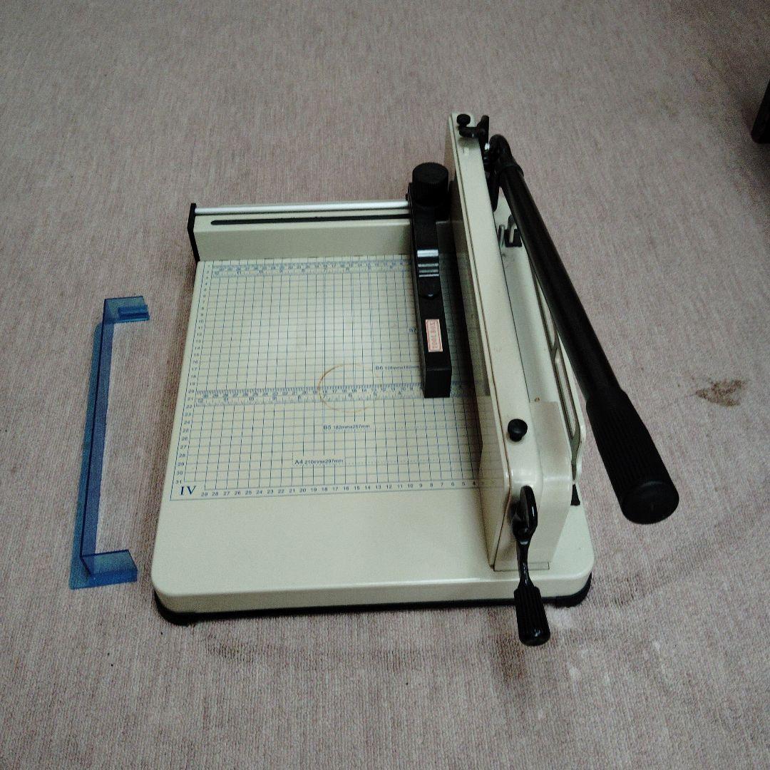 A4 手動裁断機 グリッド付き