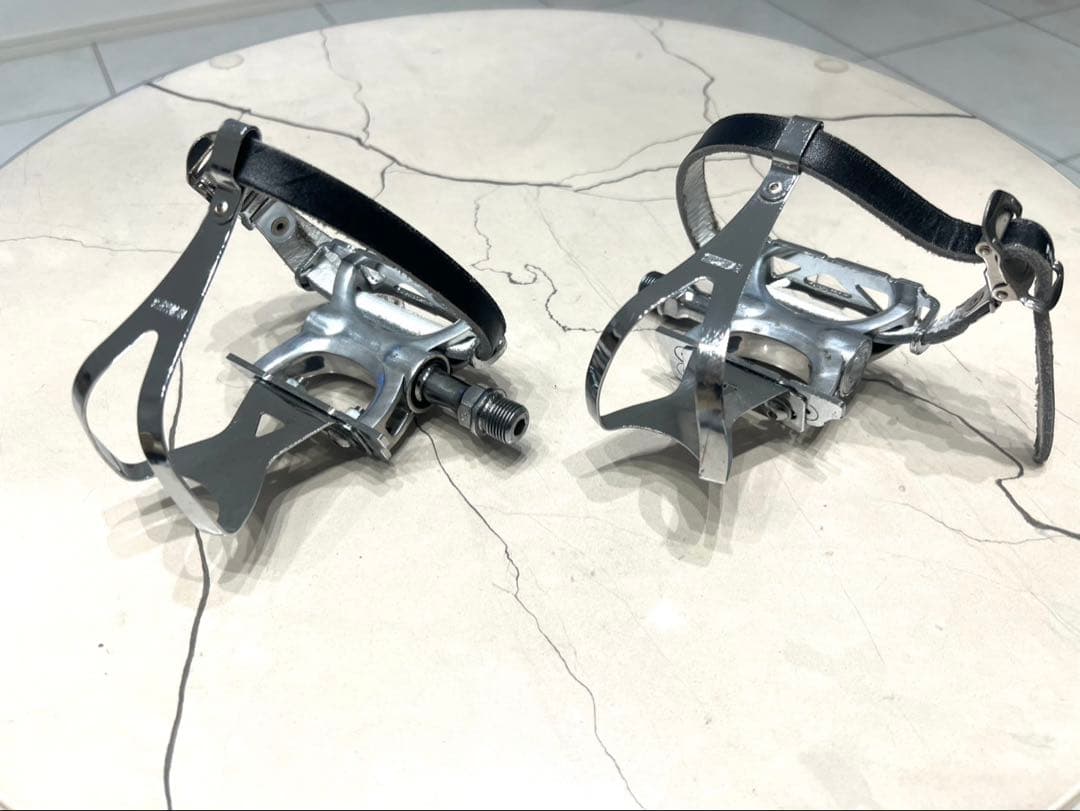 MKS SUPREMEシュプリーム　トウクリップ、ストラップ付き