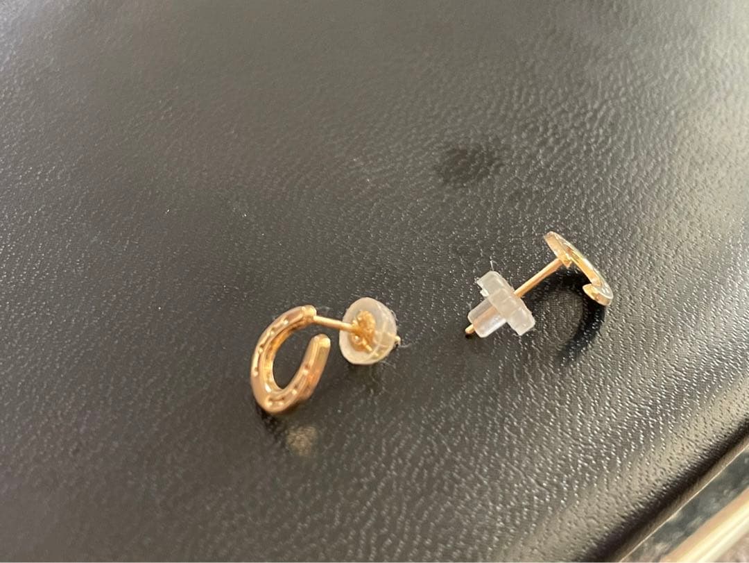 18金　ゴールド ホースシュー型 ピアス(両耳用)