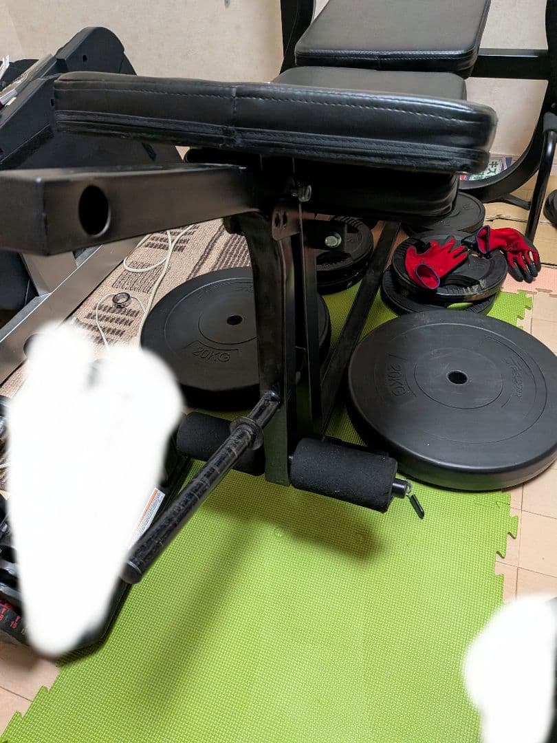 トレーニングベンチ ブラック。バーと重り中古