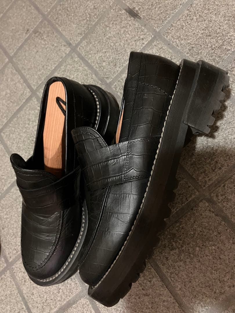 ブラック クロコダイル風 厚底ローファー