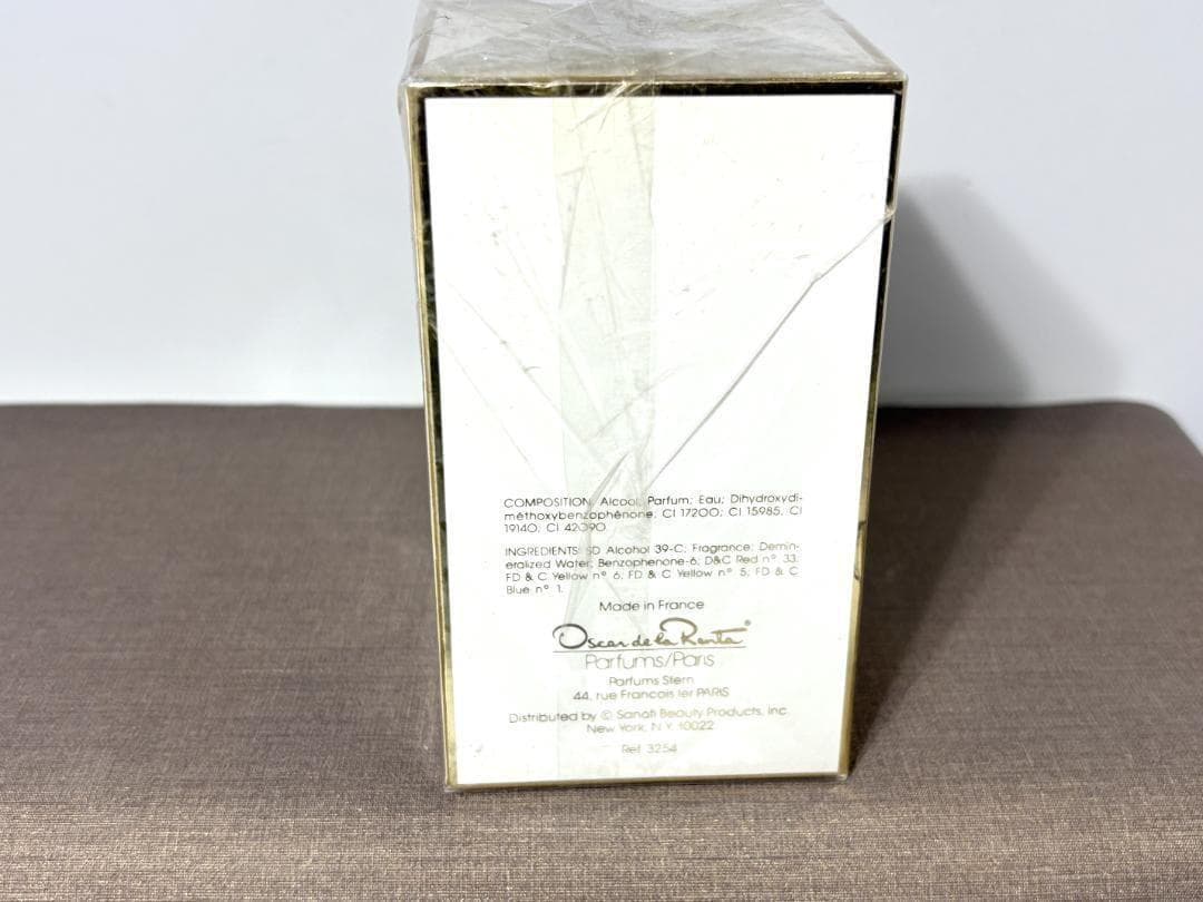 A14◎ヴォリュプテオードトワレ　オスカー デ ラ レンタ　100ml