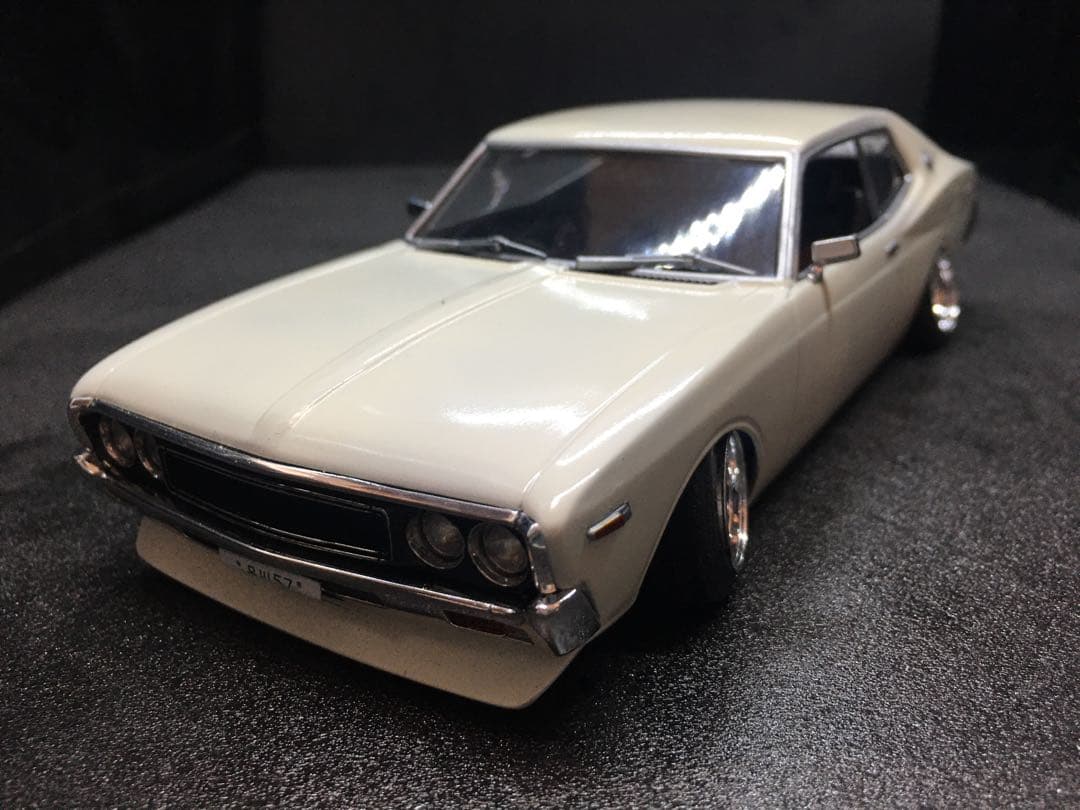 旧車プラモデル完成品1／２４アオシマ１３０ローレル