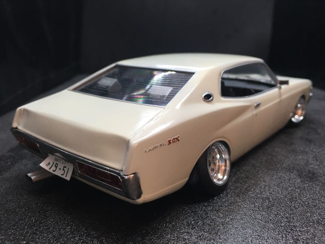 旧車プラモデル完成品1／２４アオシマ１３０ローレル
