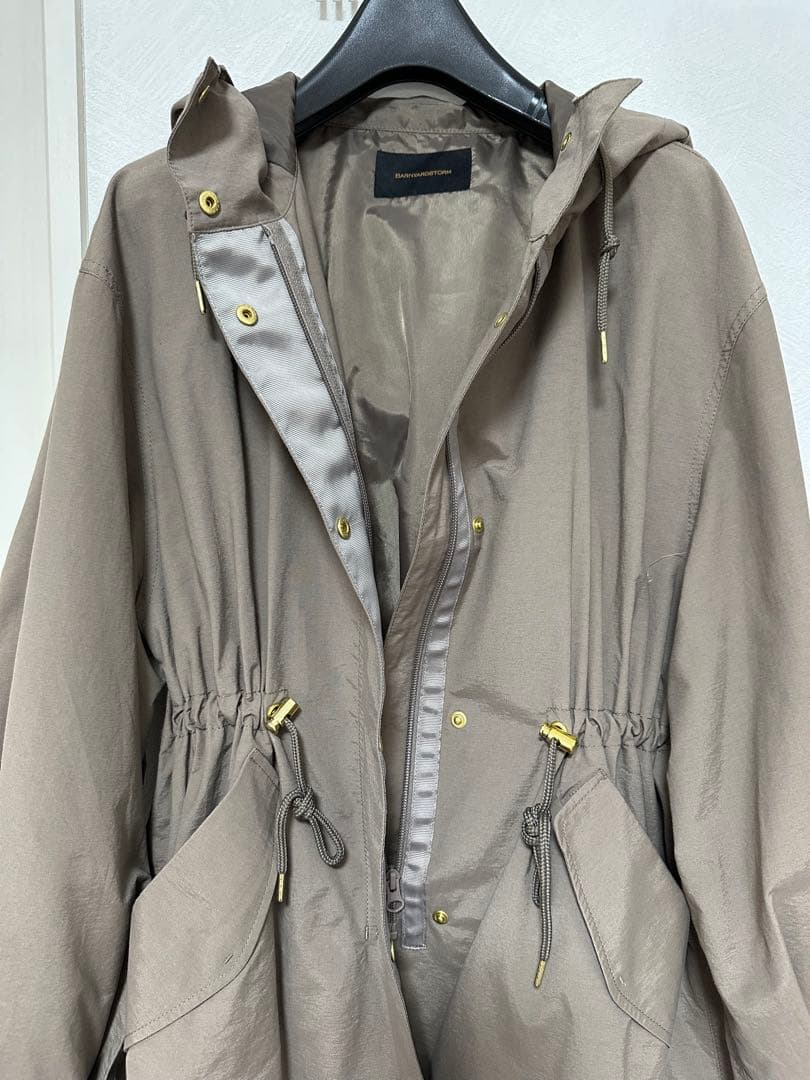 バンヤードストーム　ベージュ フード付き モッズコート