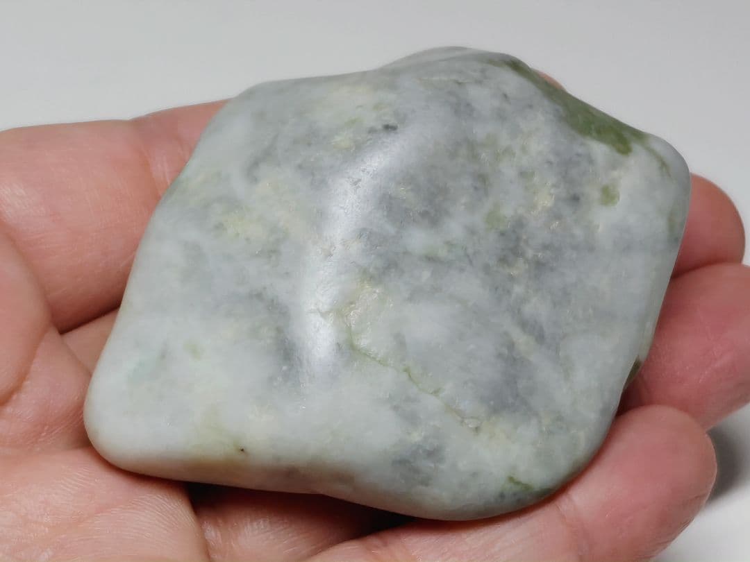 糸魚川160 翡翠 146g ヒスイ 原石 鑑賞石 自然石 誕生石 鉱物 鉱石