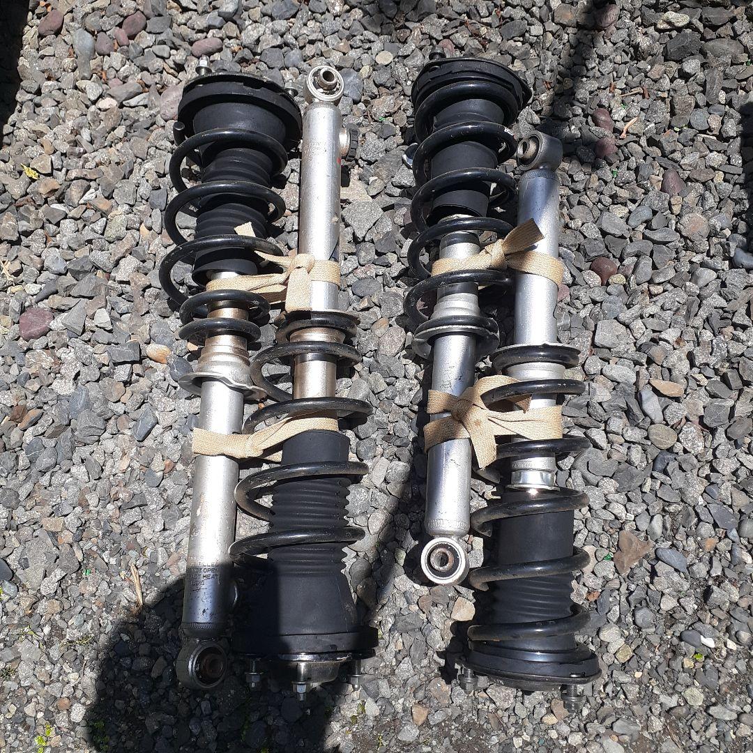 20ソアラ　純正サスペンション