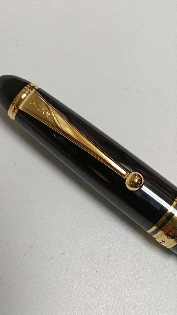 万年筆　PILOT CUSTOM 823 ペン先14K 585 15 〈M〉