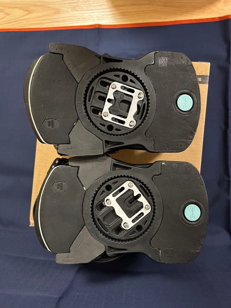 Salomon hologram Mサイズ　22-23モデル