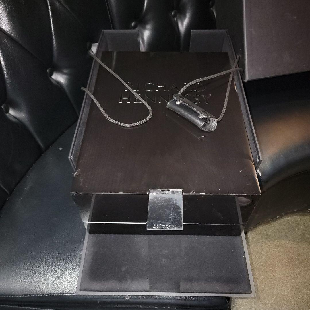 リシャールヘネシー正規品 700ml バカラ製空き瓶、化粧箱、外箱あり