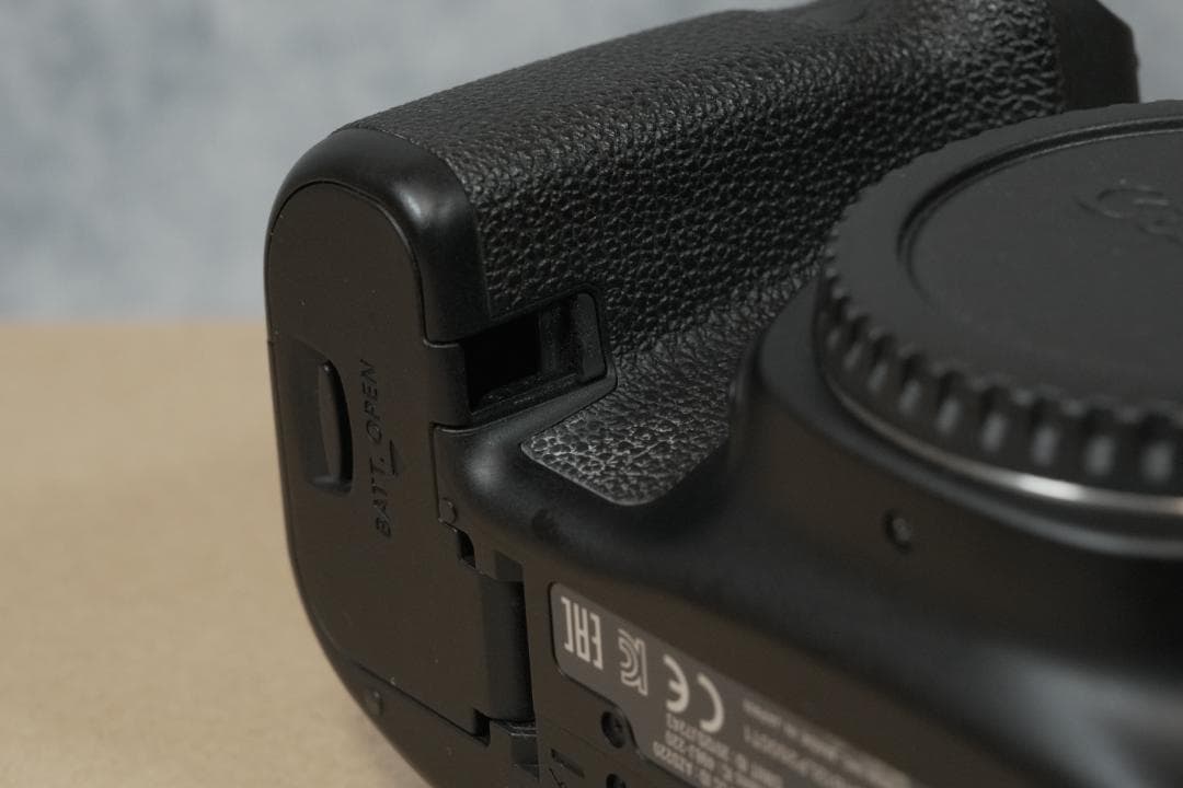 Canon EOS 70D EF-S 18-135レンズキット＋レンズフード