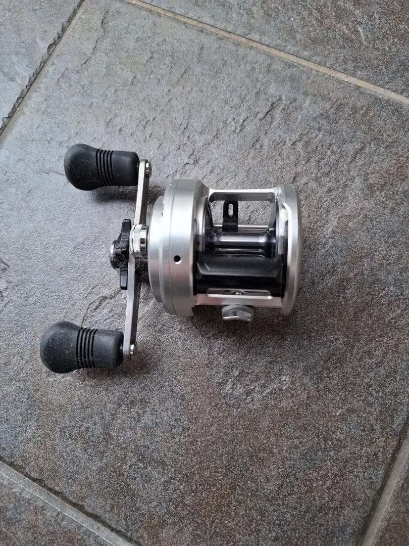 ハルハルさん専用　カルカッタ401　（シマノ）　 左ハンドル