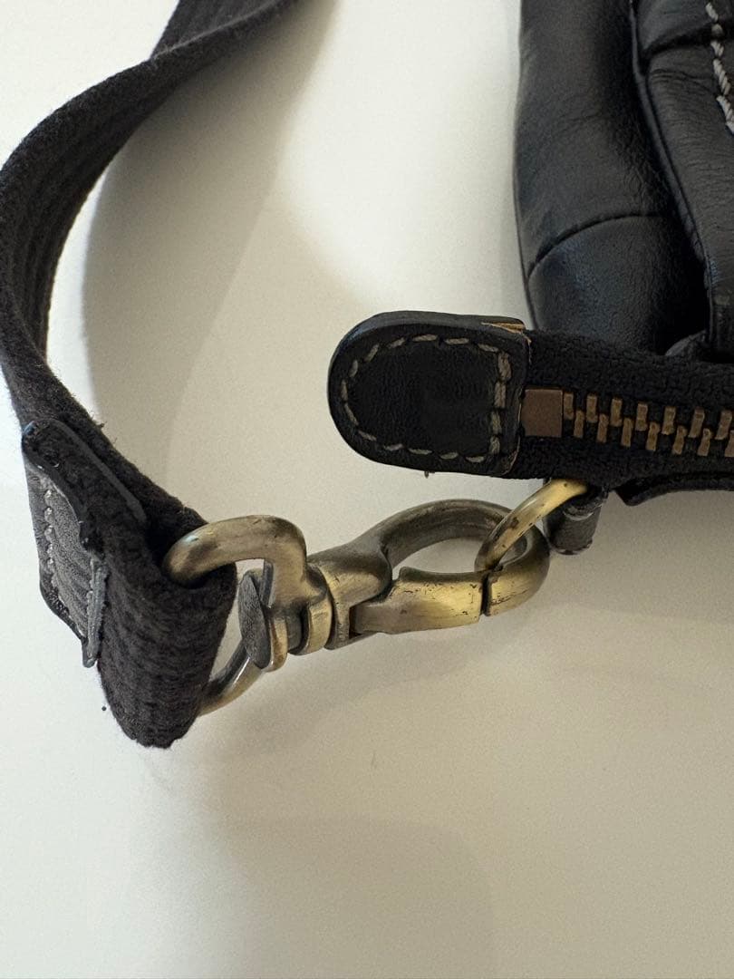 土屋鞄 レザーショルダーバッグ 斜めがけ レザー 黒 ブラック