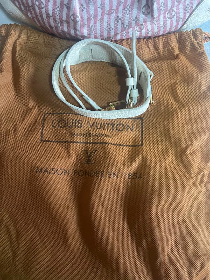 ピンクとホワイトのグラニーバッグ luis vuitton