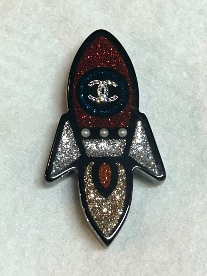 CHANELシャネル　ブローチ　キラキラロケット　CCマーク パール