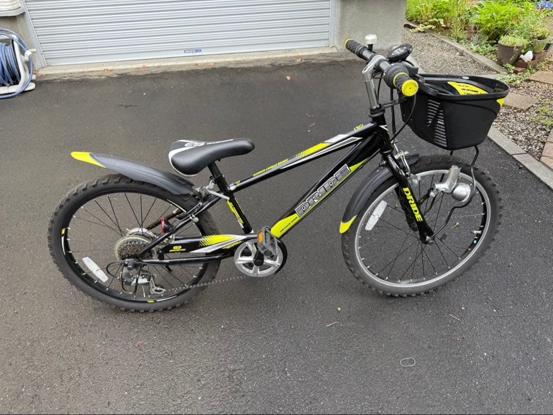 ジュニアスポーツ自転車 黒と黄色 前面バスケット付き22インチ札幌引き渡し