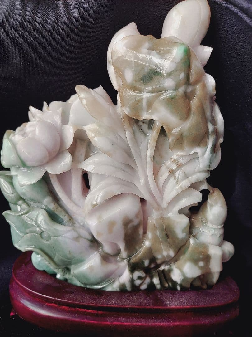 翡翠 蓮の花と鳥の彫刻　2861g　希少