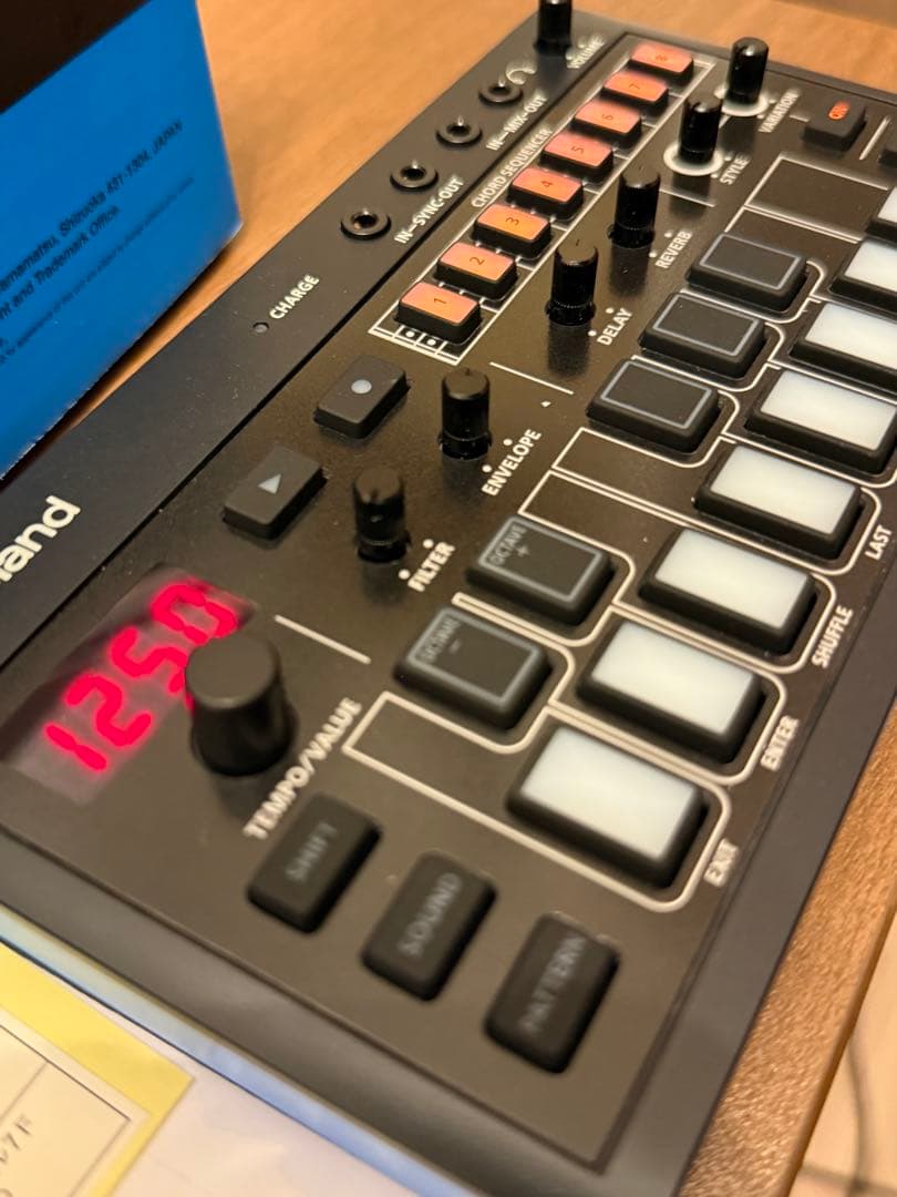 Roland J-6 コード シンセサイザー AIRA Compact J6