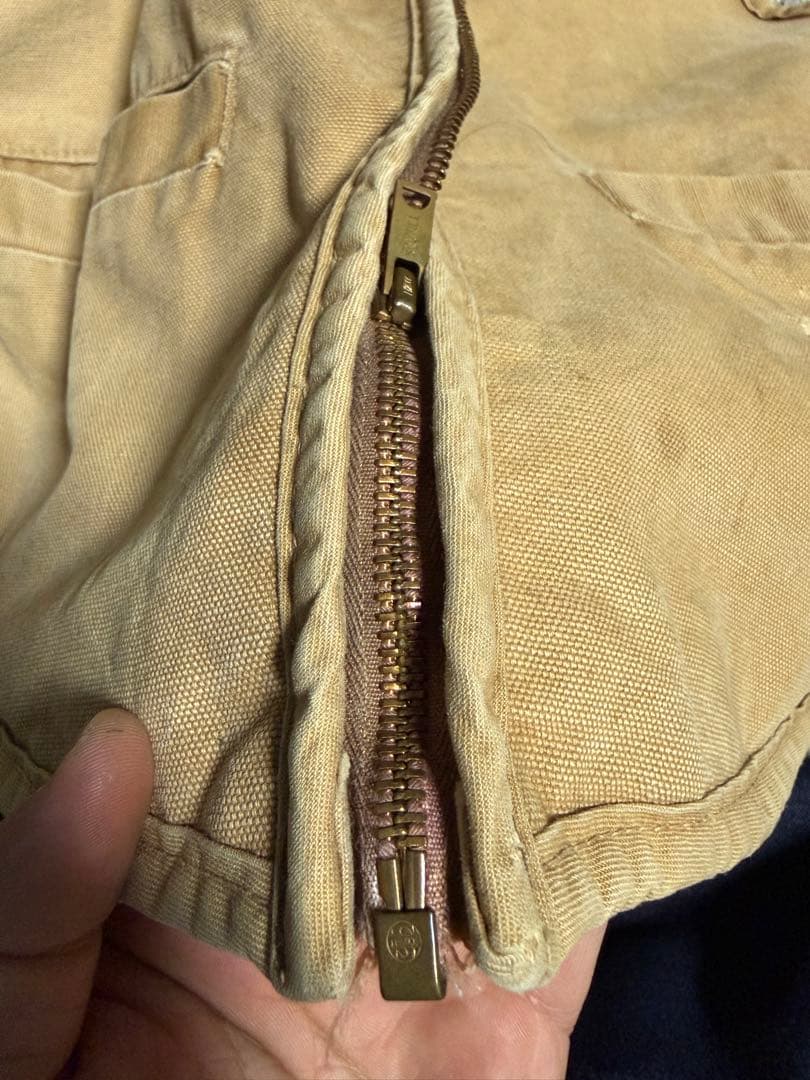 カーハート　ダックベスト