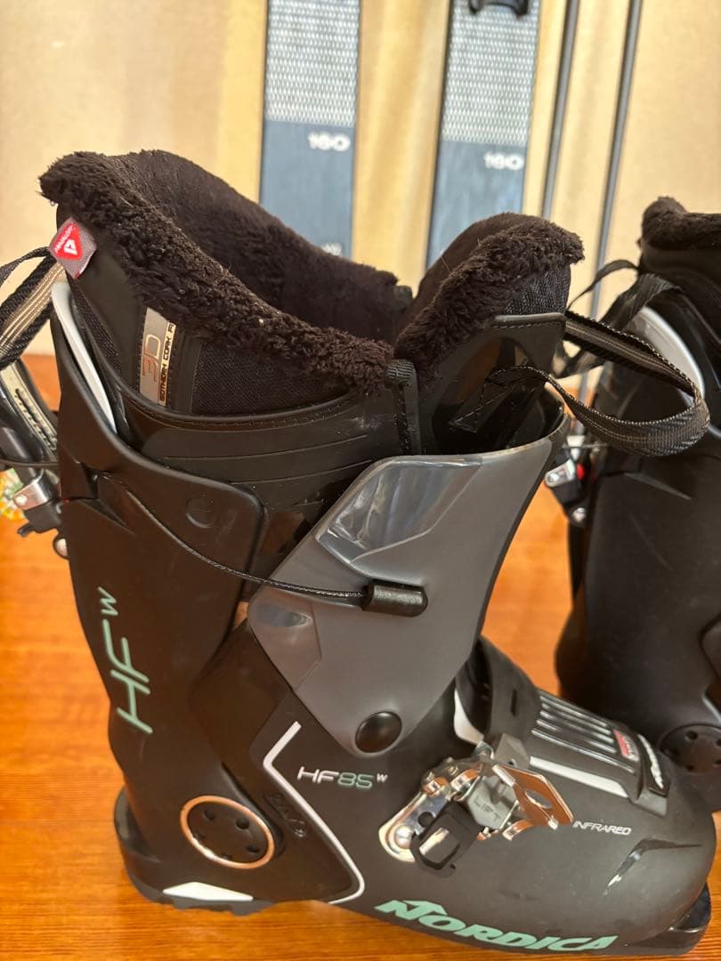 スキー板とブーツ、ストックセット ノルディカ　ブリザード　リアエントリー24、5