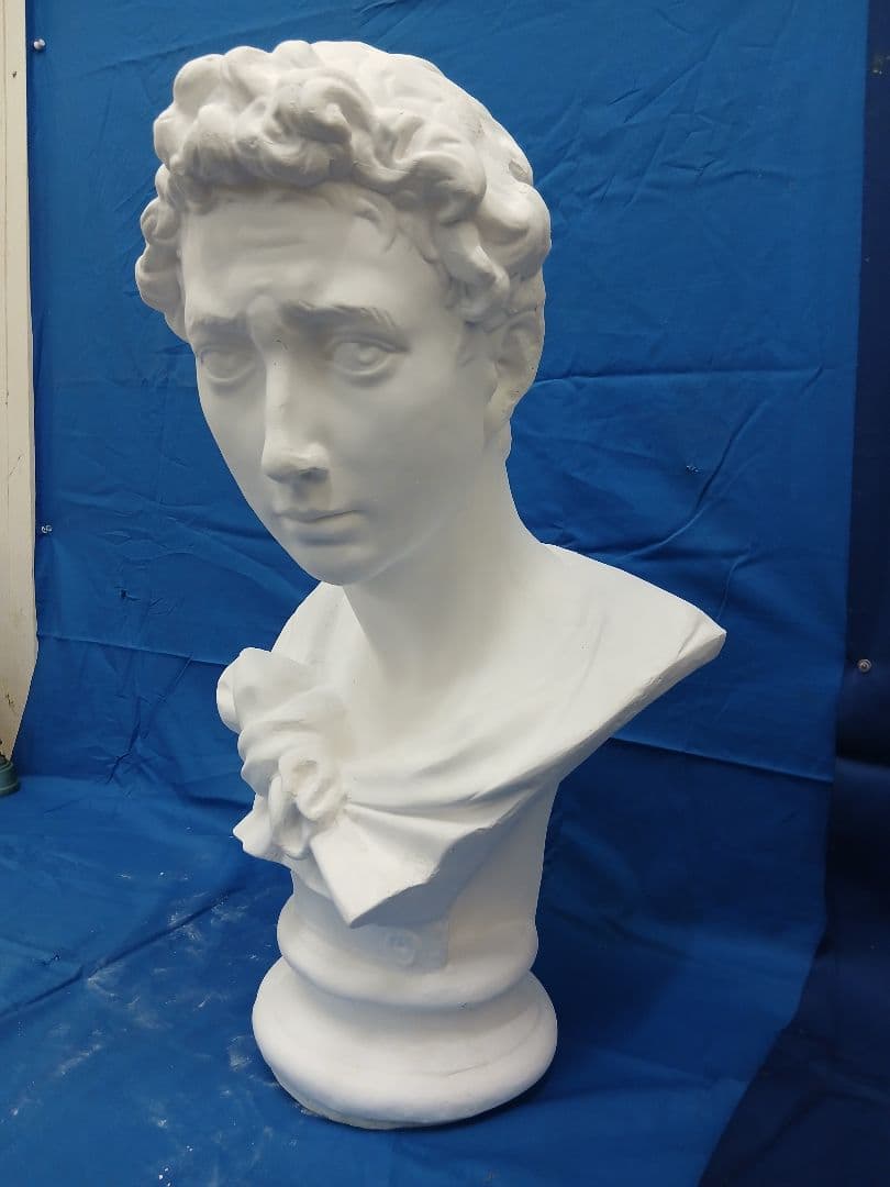 ジョルジョ首像。高さ６０cm