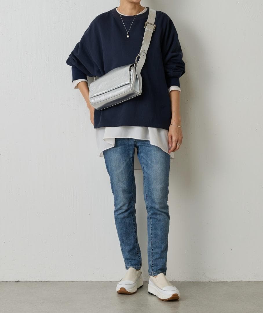 ★min0000さま専用★【新品タグ付】ビアズリー レザーボディバッグ シルバー