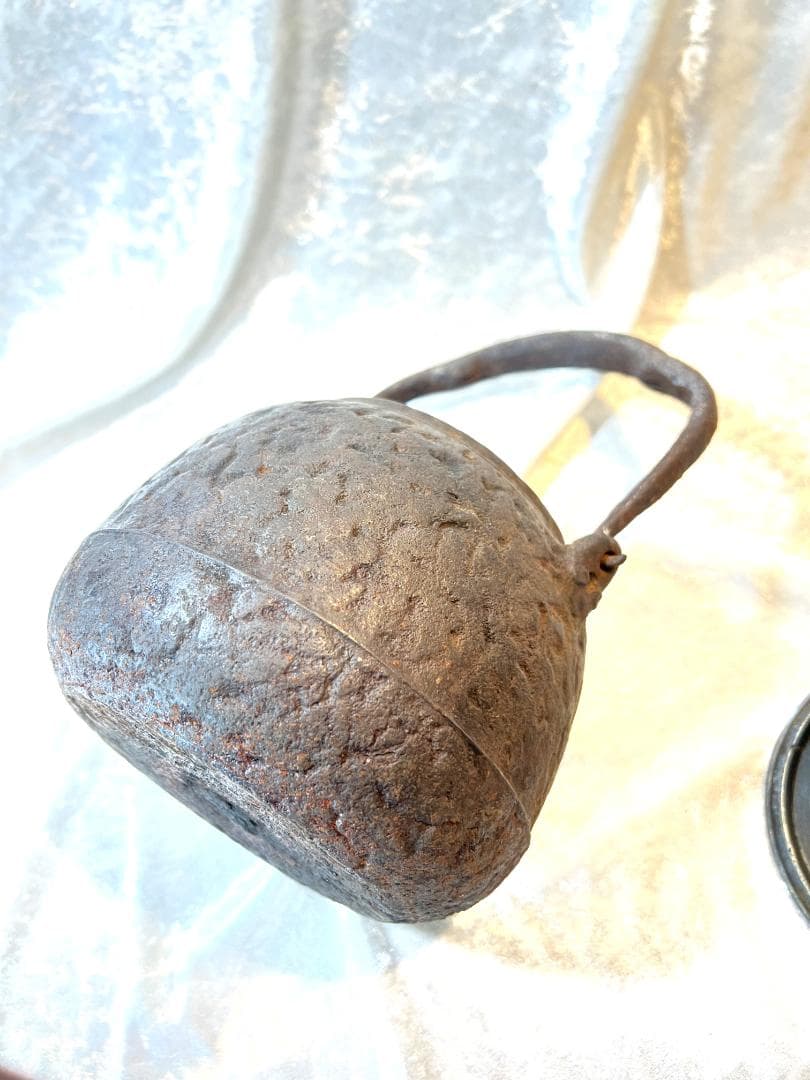 鉄瓶　真鍮の蓋　桜のデザインのつまみ