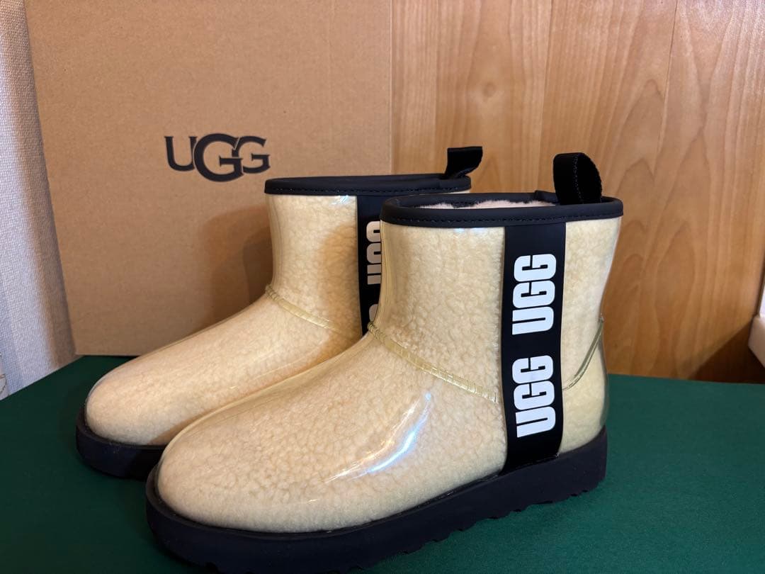 未使用UGG CLASSIC CREAR MINIブーツ アグ　クラッシック