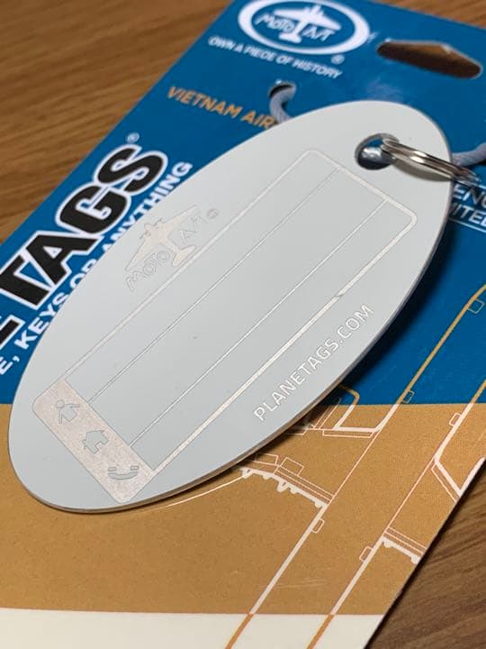 ベトナム航空 A321 タグ キーホルダー 金/白ツートン Planetags