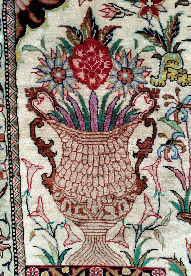 【窓からの眺めは】ペルシャ絨毯　シルク　宮殿　青空　クリスタル　シルク手織り