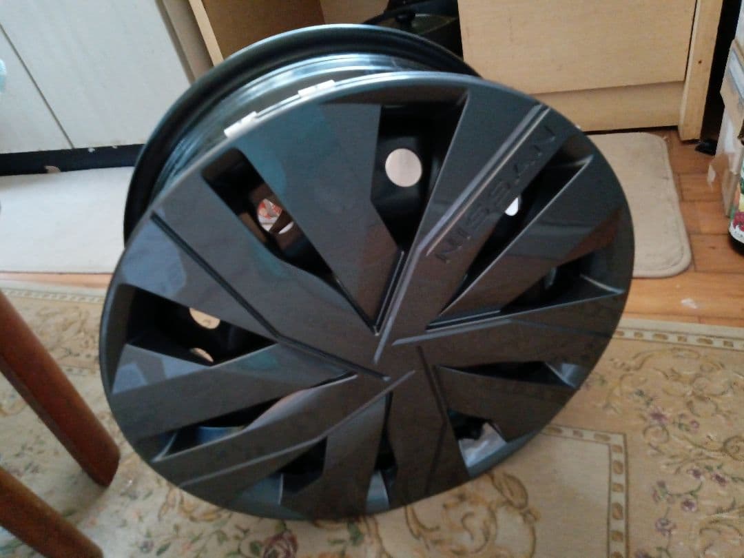 日産セレナC２８新型モデル新品純正スチールホイール＆ホイールキャップ４セット