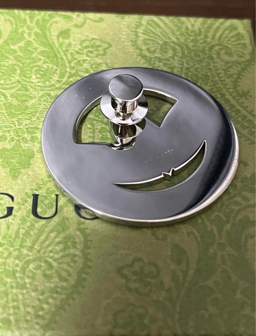 最終！新品未使用　グッチアディダス　ピンブローチ