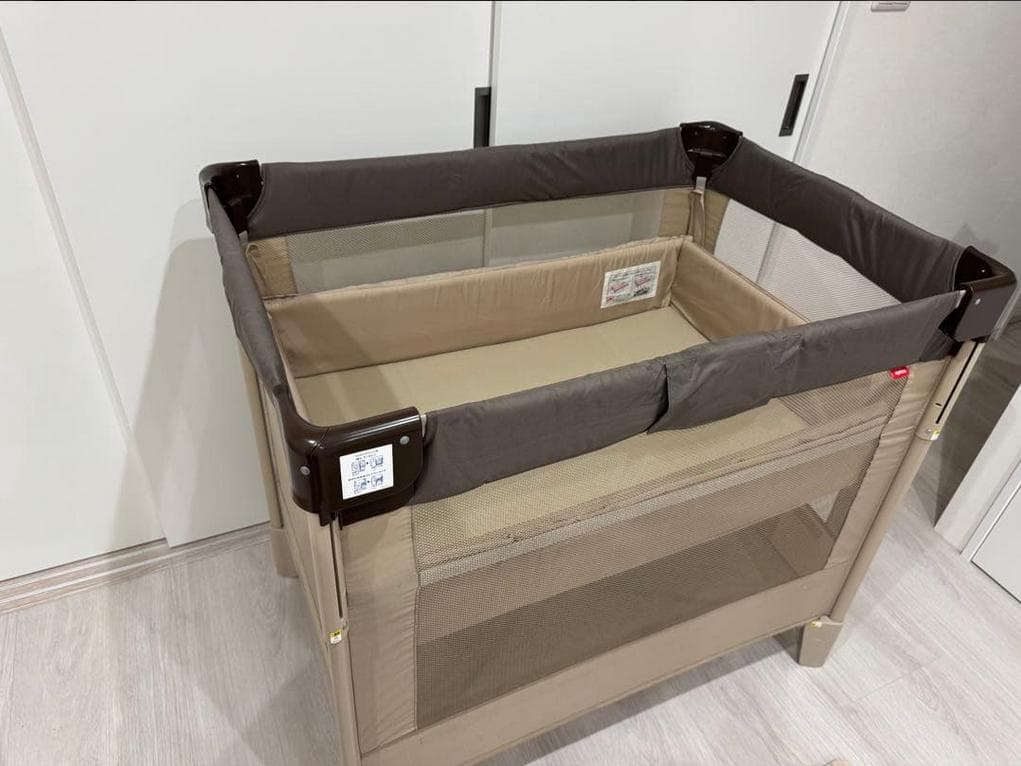 アップリカ ココネルエアー ベビーベッド ココア