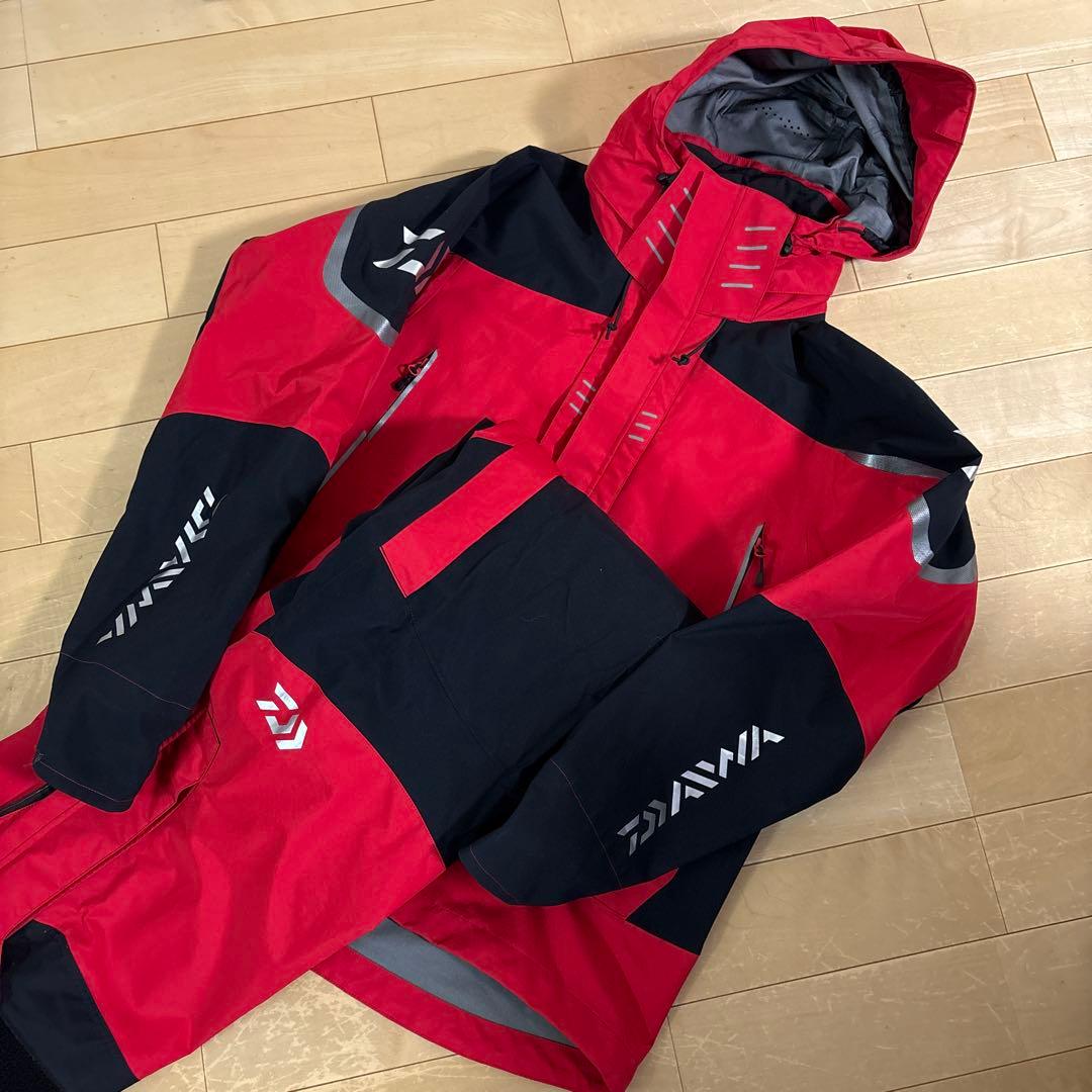 ☆美品☆ダイワ　ゴアテックスプロ　ストレッチレインスーツ　2XLサイズ　レッド