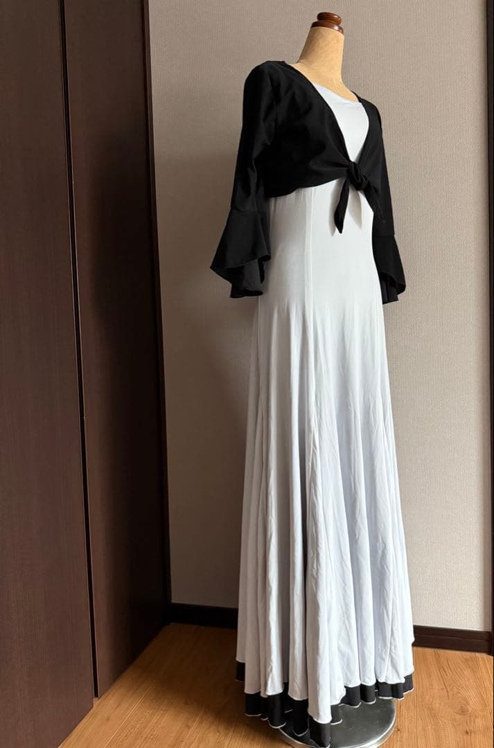 フラメンコ　リバーシブルニットワンピース　ボレロセット　黒　白　アルマフラメンカ