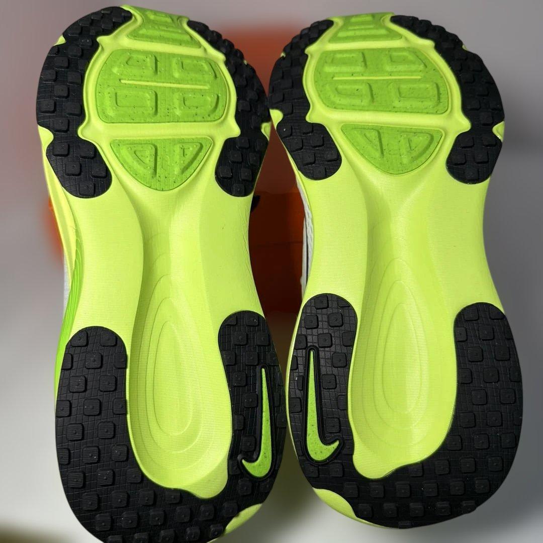 新品 W NIKE VOMERO 18 ウィメンズ ナイキ ボメロ18 ボルト