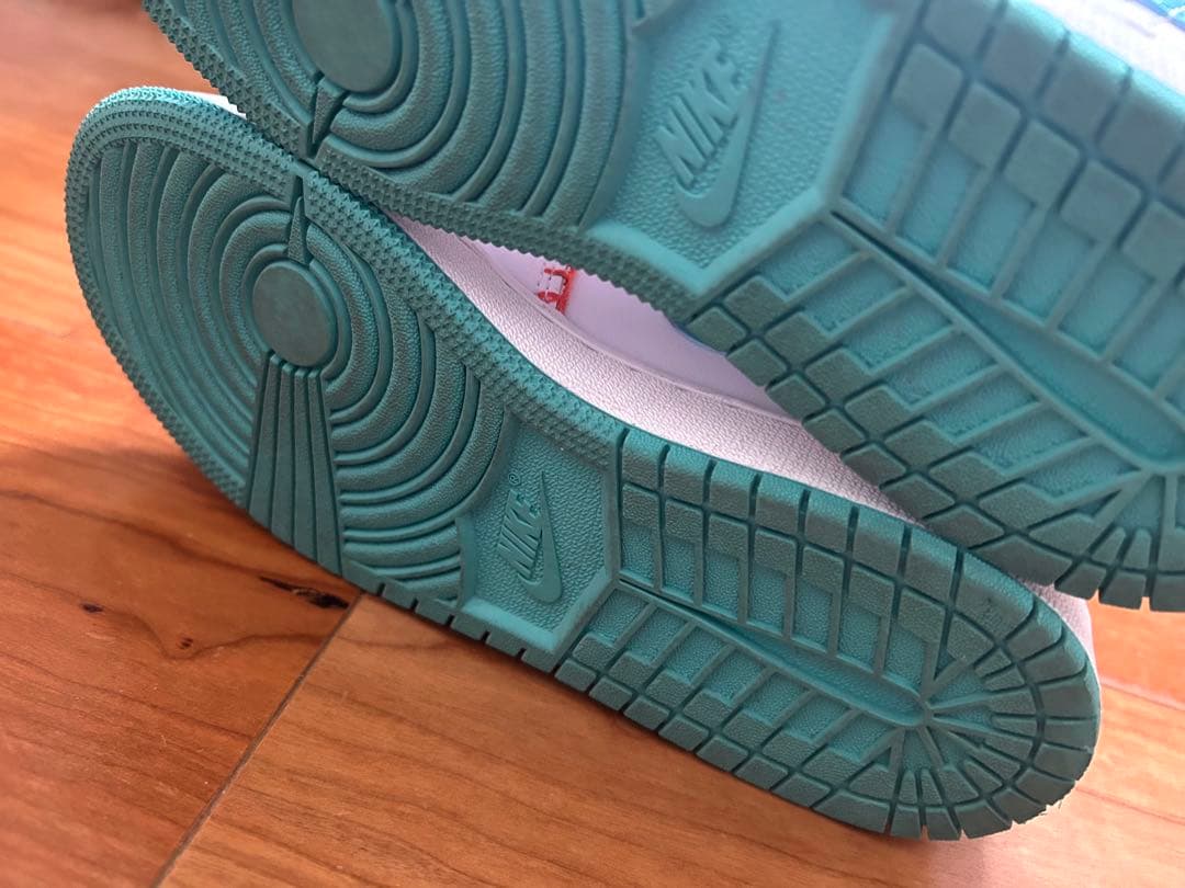 NIKE Air Jordan 1 Mid ホワイト/ターコイズ / オレンジ