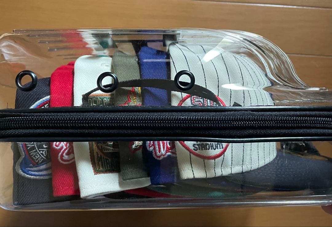 【海外限定超レア品】海外限定CAP CLEAR CARRIES（6個収納可）