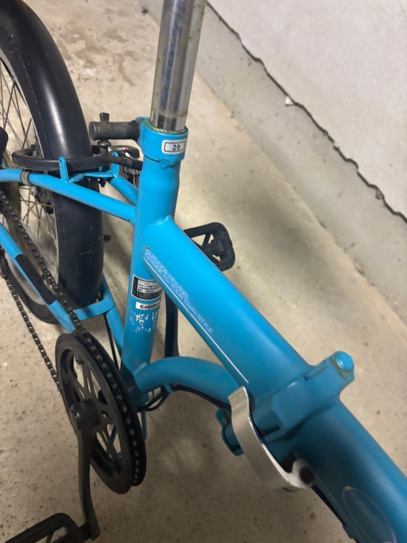 青い折りたたみ自転車 前バスケット付き