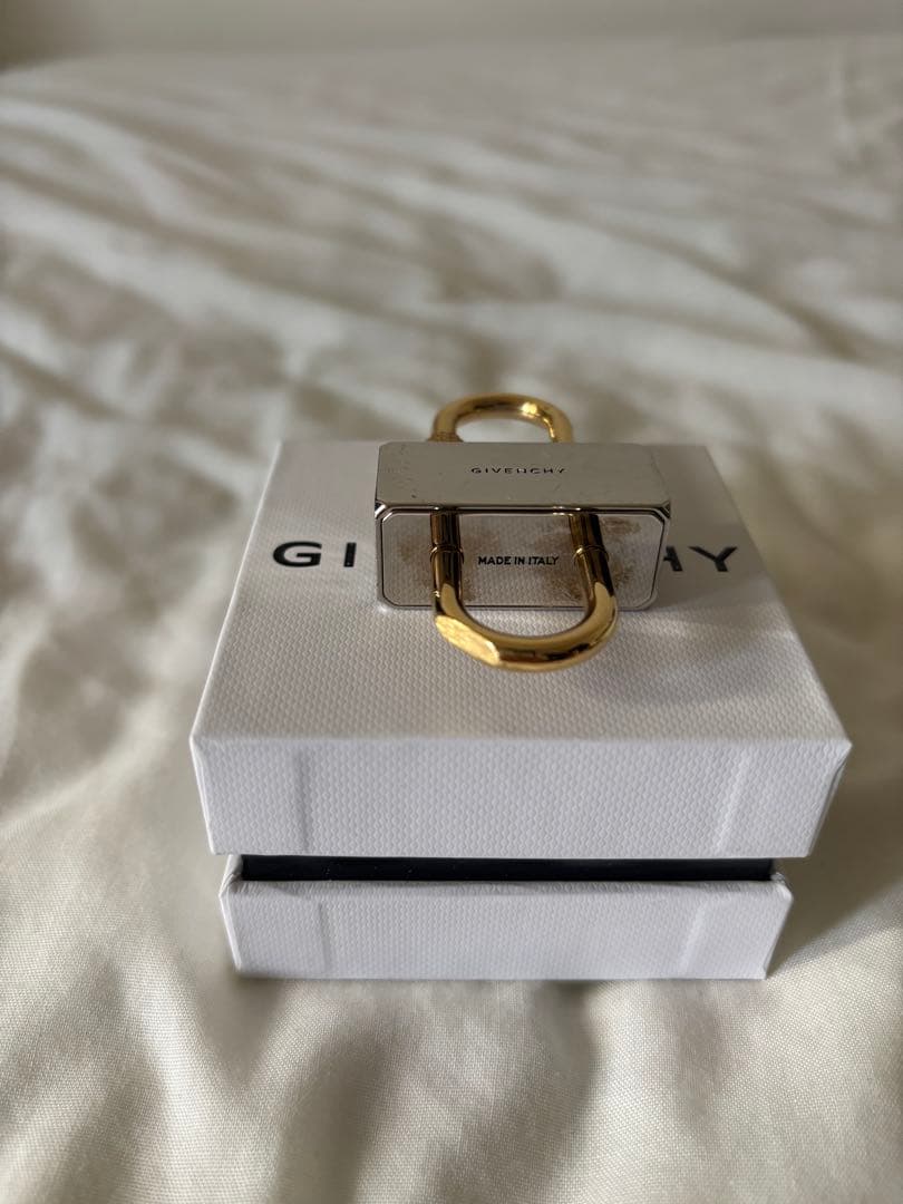 GIVENCHY キーホルダー