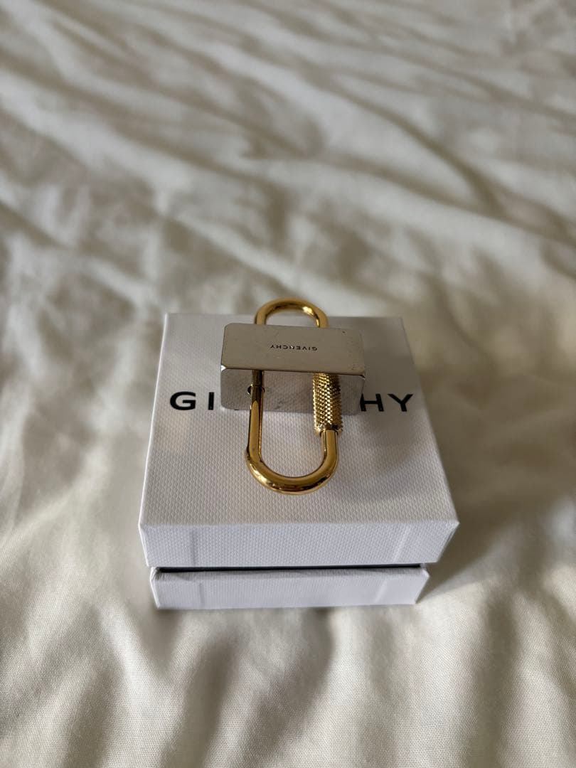 GIVENCHY キーホルダー
