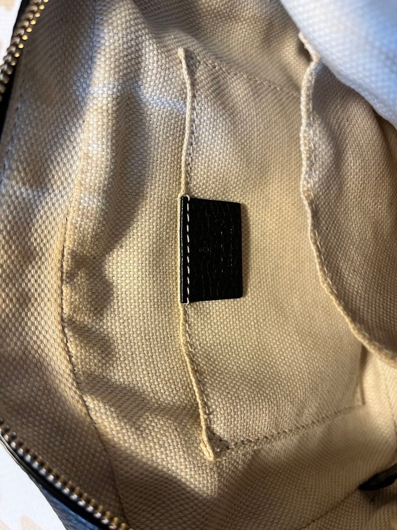 GUCCI ブラックレザー ショルダーバッグ