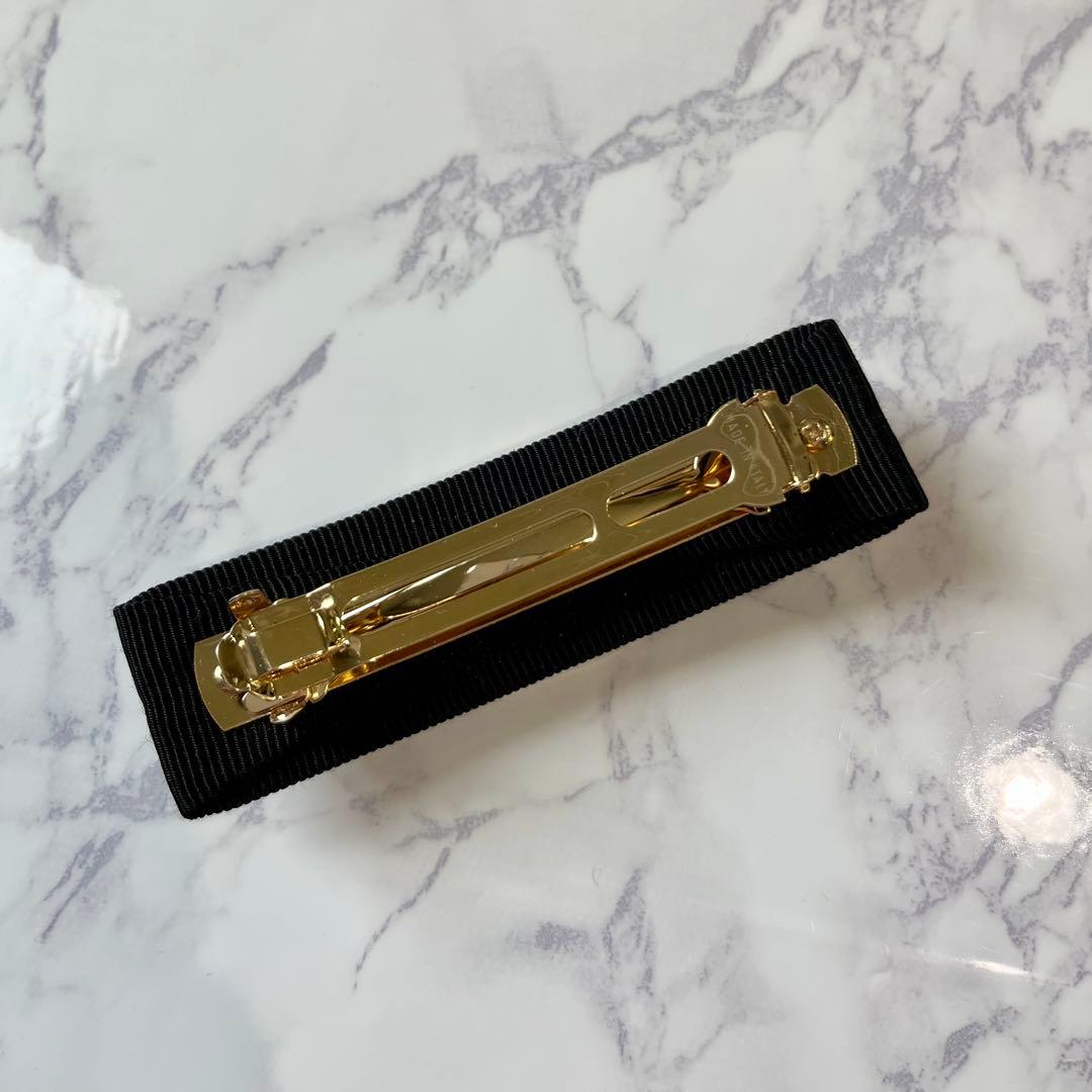 フェラガモ バレッタ　ブラック × ゴールド