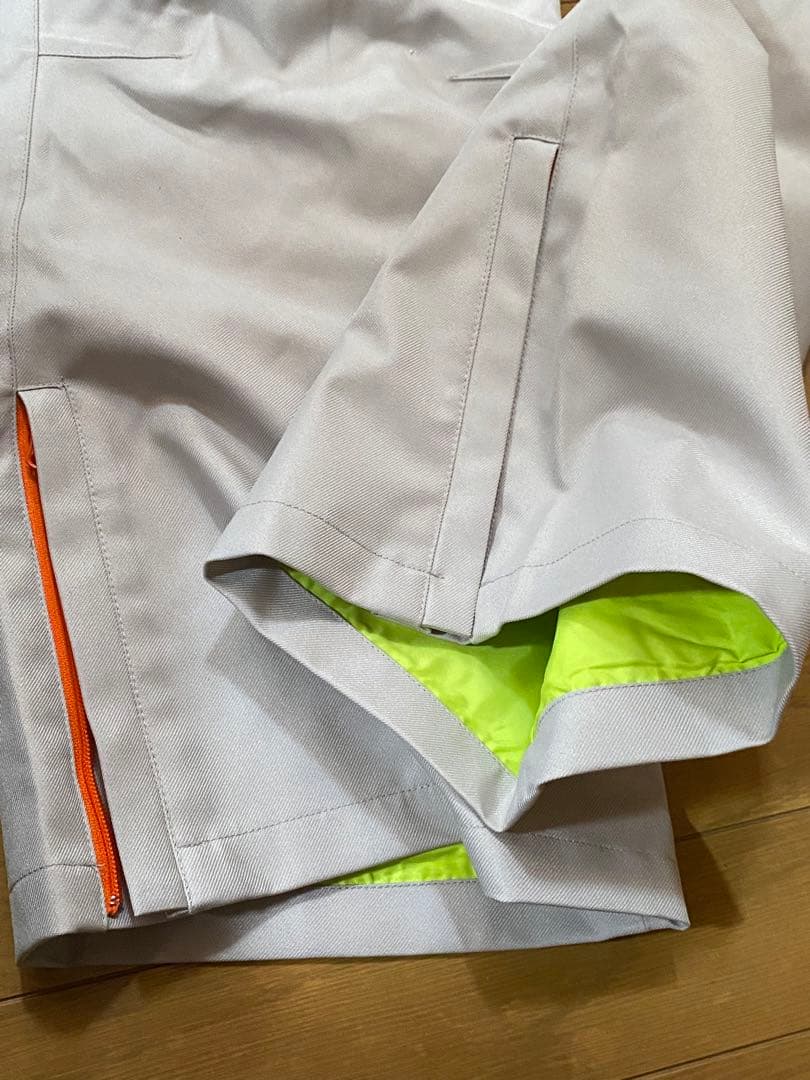 超美品　ACT VERSION スノボ　スノーボード　ウェア　Ｍ