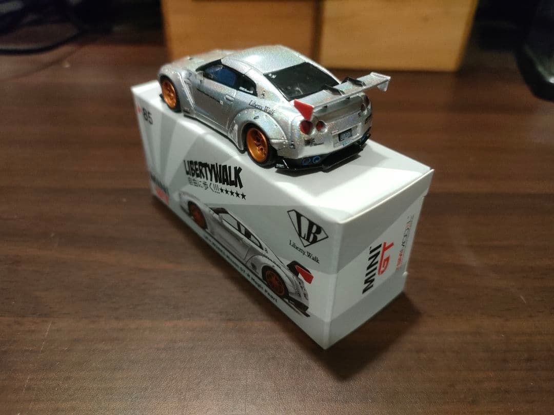 ミニカー MINIGT 85 LBWK Nissan GT-R Magic Pearl