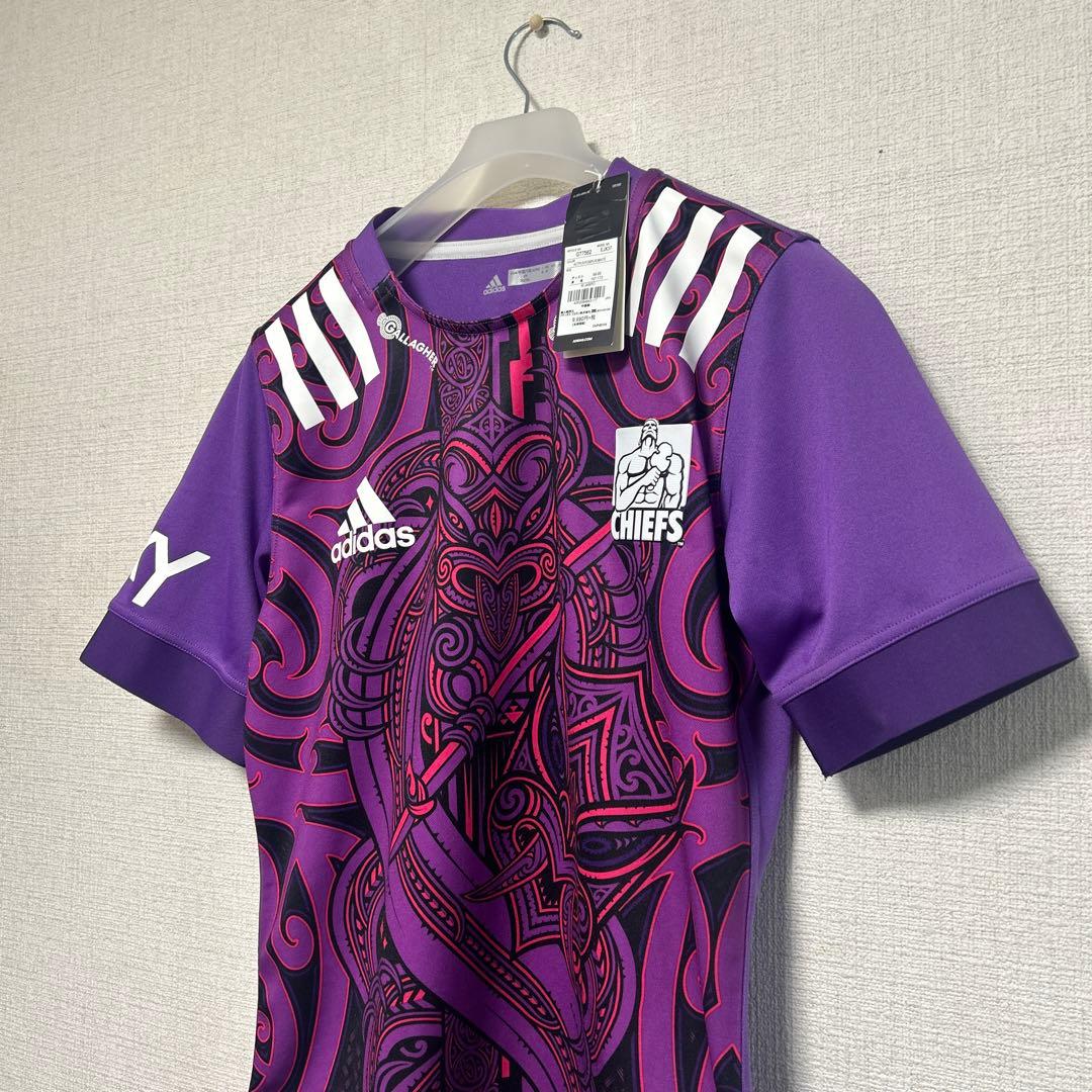 ★新品タグ付き★ adidas chiefs アディダス　tシャツ