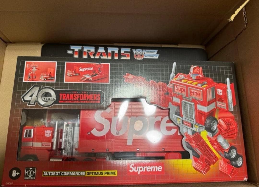 アメコミ Supreme Transformers G1 Optimus Prime