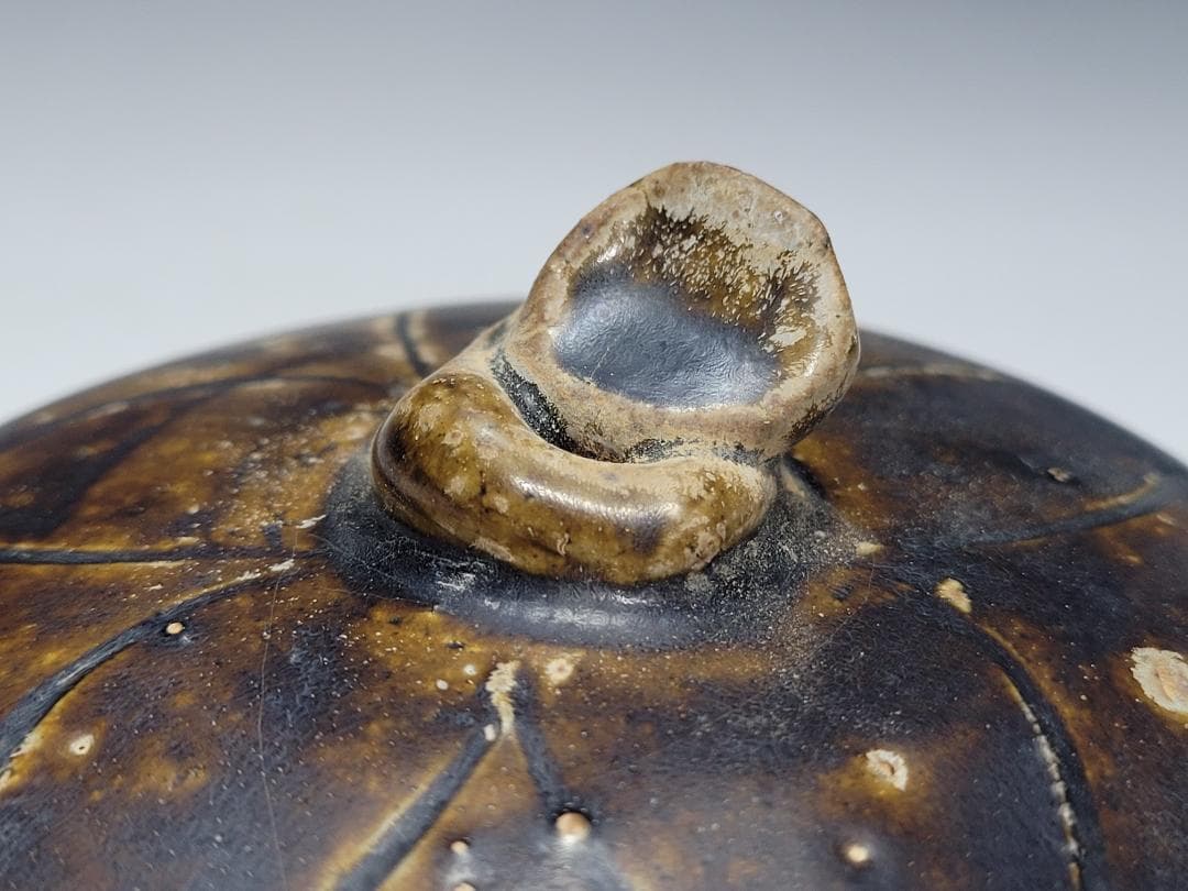 黒釉 陽刻 神獣装飾 四耳 蓋壺 宋元時代 高さ約22.1cm